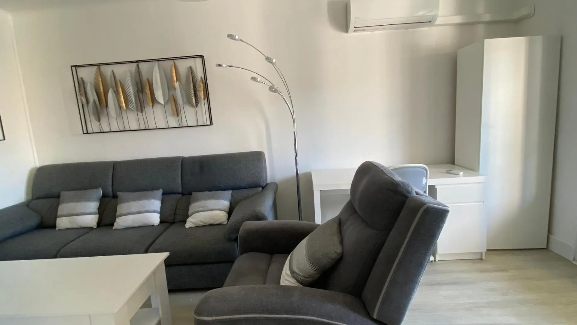 Apartment Appartement Spacieux Et Lumineux Senas