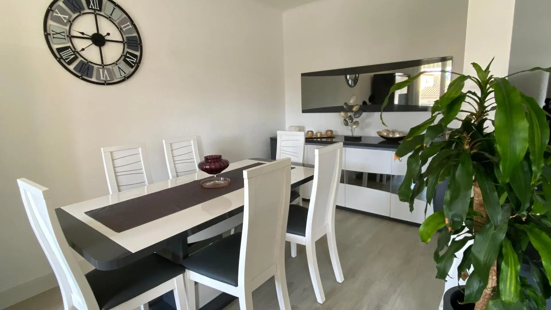 Apartment Appartement Spacieux Et Lumineux Senas France