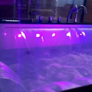 Légende Journée Ou Nuitée Romantique, Jacuzzi Privatif,location Pour Amoureux Insolite Week-end En Nuit De Noce Et Lune De Miel Marseille,avignon,nîmes Appartement